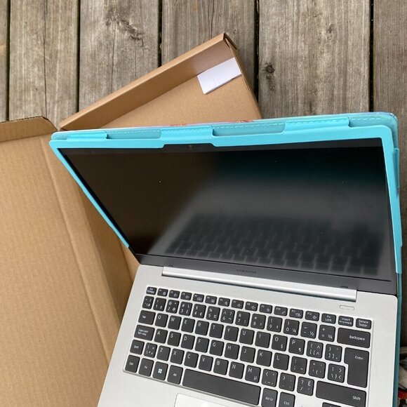 Samsung Galaxy Book Go 14" Laptop - Silver Qualcomm Snapdragon 7c/128GB SSD/4GB - Picture 6 of 8